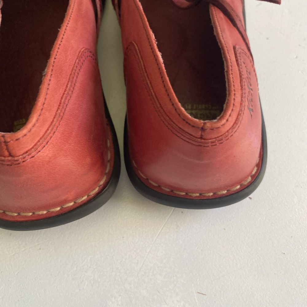 Kickers Leather Mary Jane Buckle Shoe Red Flats EU 41 US 9 Comfort Walking - Picture 9 of 14